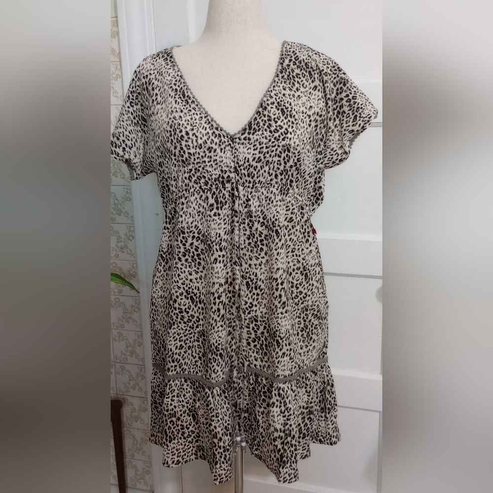 Elegant Leopard Print V-Neck Dress